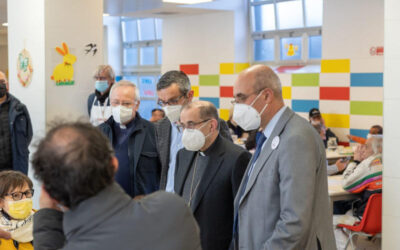 Pranzo di Pasqua alla Cardinal Ferrari: clima di famiglia con l’arcivescovo Delpini