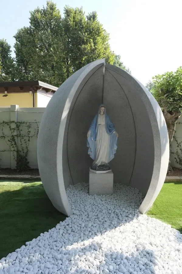 Opera Cardinal Ferrari: edicola con la madonnina restaurata